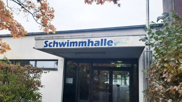 In der B&ouml;singfelder Schwimmhalle steht eine gr&ouml;&szlig;ere Reparatur an. - &copy; Lorraine Brinkmann
