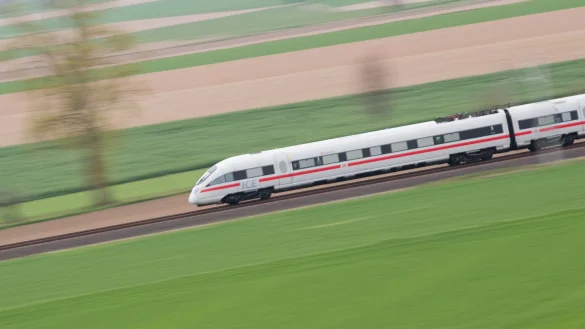 In knapp viereinhalb Stunden erreichen Paderborner künftig die bayrische Landeshauptstadt. - © dpa