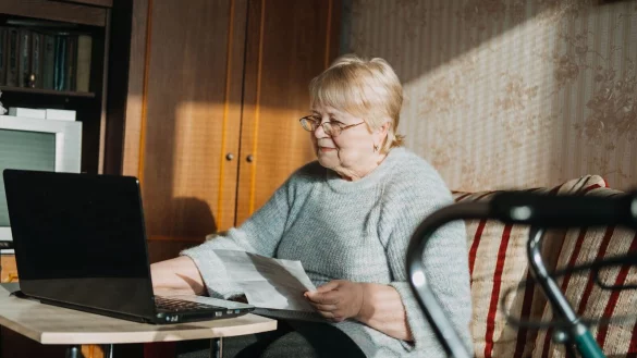 Am besten rechtzeitig: Die Verbraucherzentrale NRW gibt Tipps zur Beantragung von Pflegeleistungen. - &copy; Verbraucherzentrale NRW