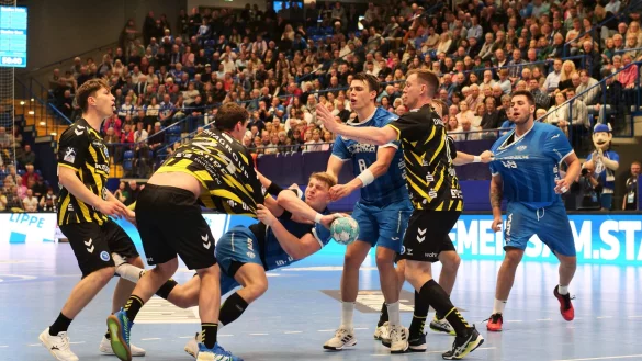 Lukas Hutecek haute sich voll rein gegen Fynn-Luca Nicolaus (von links), Lukas Laube und Adam L&ouml;nn, der von Frederik Simak wegsperrt wird. Foto: J&ouml;rg Hagemann - &copy; J&ouml;rg Hagemann