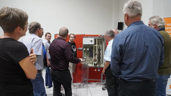 Die Vertreterinnen und Vertreter der Ortsteile haben sich in Lemgo bei den Stadtwerken &uuml;ber die Fernw&auml;rme informiert. - &copy; Fotorechte: Stadtwerke Lemgo