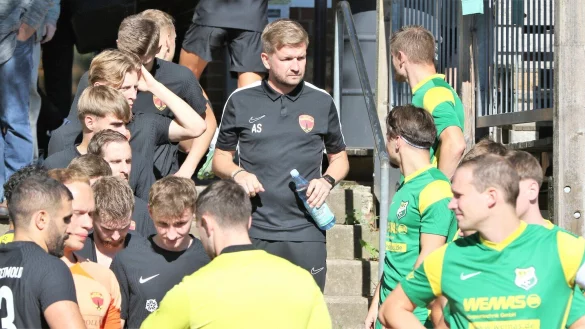 Trainer Andr&eacute; Schr&ouml;der tritt mit seinem Team vom Post-TSV Detmold am Sonntag in Bad Oeynhausen an. - &copy; Oliver K&ouml;nig