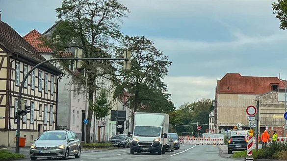 Seit Montagvormittag ist die Hornsche Straße stadteinwärts nicht mehr befahrbar. - © Raphael Bartling