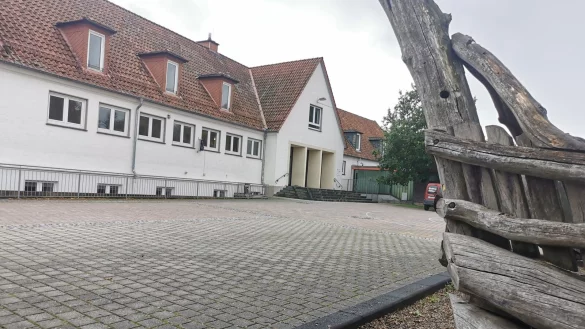 Die Von-Haxthausen-Grundschule in Alverdissen soll 2024 saniert werden. - &copy; Archivfoto: Sylvia Frevert