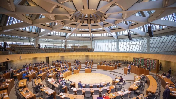 Landtagsabgeordnete &auml;rgern sich &uuml;ber die Methoden, mit denen ihre Handlungen hinterfragt werden. - &copy; picture alliance/dpa | Thomas Banneyer