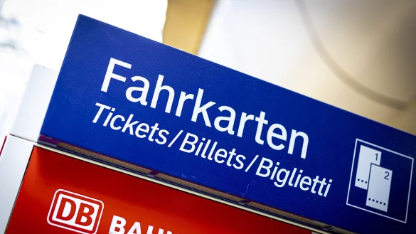 Die weitere Finanzierung des Deutschlandtickets sorgt f&uuml;r Diskussionen. Noch immer hat der Bund den L&auml;ndern kein Entgegenkommen signalisiert. - &copy; dpa