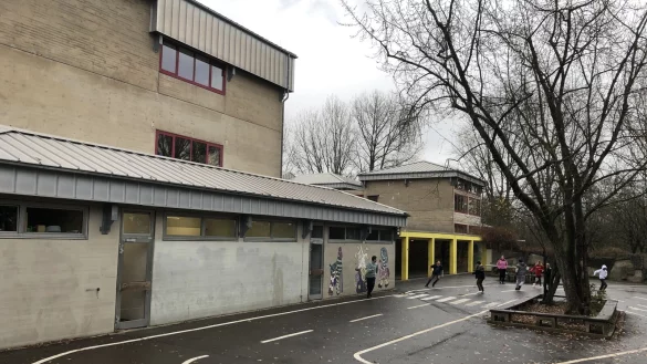 Wird an die Stelle der heutigen Erich K&auml;stner-Schule an der Otto-Hahn-Stra&szlig;e eine f&uuml;nfz&uuml;gige Grundschule errichtet? Diese Frage ist aktuell noch v&ouml;llig offen. Zun&auml;chst steht ein B&uuml;rgerentscheid zur Zukunft der Bad Salzufler Grundschullandschaft an. - &copy; Thomas Reineke