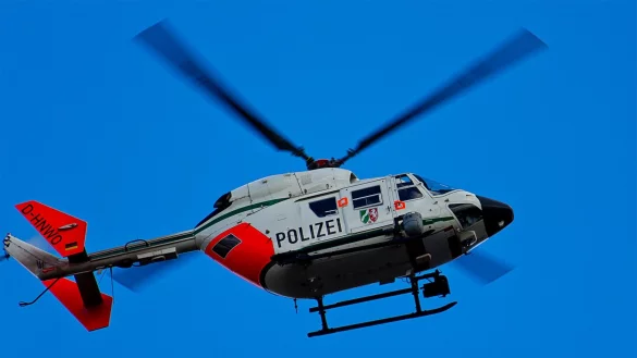 Mit einem Gro&szlig;aufgebot und Luftunterst&uuml;tzung sucht die Polizei in Niedersachsen nach einem dringend Tatverd&auml;chtigen. - &copy; (Symbolbild) Pixabay