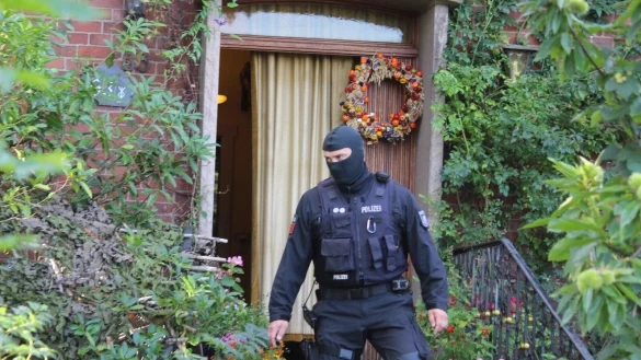 Im Rahmen des Verbotes der "Artgemeinschaft" durchsuchte die Polizei ein Haus in Porta Westfalica, in der eine ehemalige Funktion&auml;rin lebt. - &copy; Lukas Brekenkamp