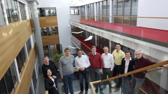 Die Professor:innen des Master IT-Studiengangs im Jubiläumsjahr 2023 (v.l.): Helene Dörksen, Volker Lohweg, Andreas Welling, Jürgen Jasperneite, Markus Lange-Hegermann, Carsten Röcker, Henning Trsek, Jessica Rubart und Uwe Meier. - © TH OWL