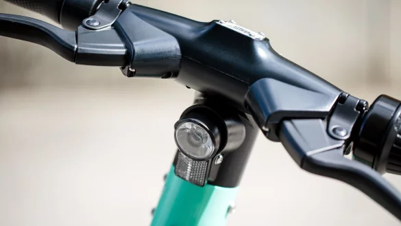 E-Scooter-Fahrer missachtet rote Ampel - &copy; Symbolbild Pixabay