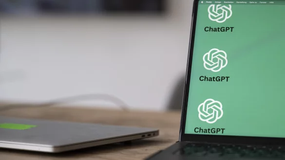 Neuer Kollege KI? Wer berufliche E-Mails von ChatGPT oder anderen KI-Chatbots verfassen lassen m&ouml;chte, sollte vorab die Zustimmung der Vorgesetzten einholen. - &copy; Hannes P Albert