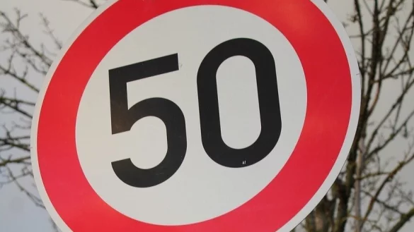 Der Kreis appeliert an Autofahrer sich wegen Rutschgefahr zwischen Wilberg und Remmighausen 50 Stundenkilometer zu fahren. - &copy; Pixabay