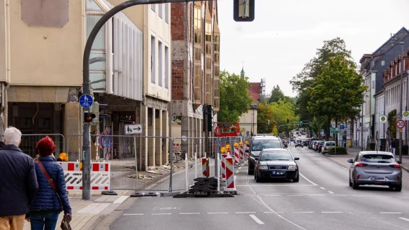 Aufgrund der Baustelle am Hornschen Tor wird ein Teil der Hornschen Straße ab Mitte Oktober für mehrere Wochen zu einer Einbahnstraße umfunktioniert. - © Raphael Bartling