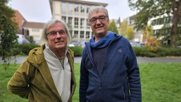 Frank Merkord (Sozialp&auml;dagoge und Psychodramatherapeut, links) und Andreas Haase (Coach und Gestaltungstherapeut) sind Teil des Teams der M&auml;nnerberatungsstelle man-o-mann. Die Station in Detmold befindet sich in der Bismarlcstra&szlig;e 8. - &copy; Janet K&ouml;nig