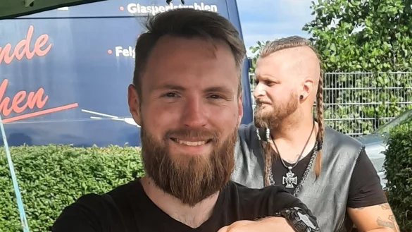 Timo Wetzel (35) ist Mitglied der Extertaler Oldtimerfreunde und hat mit seinem Bruder im benachbarten Rinteln eine Firma (Sandstrahltechnik). - &copy; Wetzel