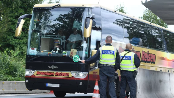 Grenzkontrollen an der deutsch-&ouml;sterreichischen im September. Auch an den Grenzen zu Tschechien und Polen soll nun mehr kontrolliert werden. - &copy; IMAGO/Revierfoto