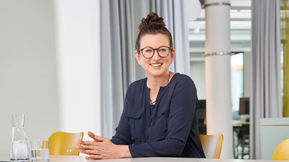 Claudia Viehweger (49) ist in Bielefeld geboren, zur Schule und zur Uni gegangen. Heute lebt sie in Berlin und arbeitet für das Unternehmen hinter Immoscout24. - © Scout24