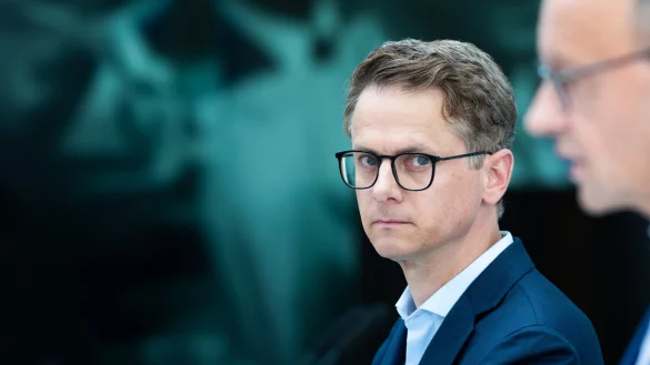 Carsten Linnemann (l.), CDU Generalsekret&auml;r, neben Friedrich Merz, CDU Bundesvorsitzender und Fraktionsvorsitzender der CDU/CSU Fraktion. - &copy; Michael Kappeler/dpa