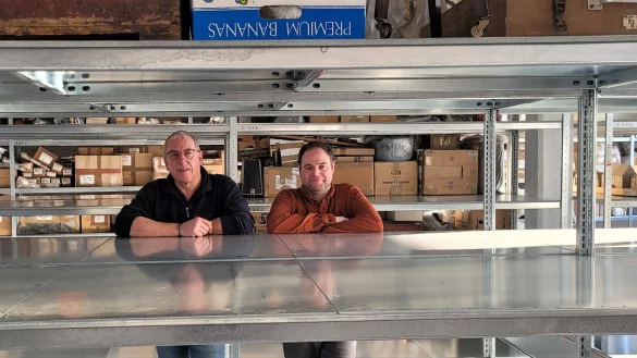 Fabian Schr&ouml;der und Franz Freese (links) haben schon ein wenig mehr Durchblick in der alten Depot-Halle. - &copy; Katrin Kantelberg