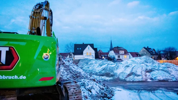 Bis auf einige Restarbeiten ruht die Baustelle an der Hornschen Straße. Wann es dort weitergeht, hängt davon ab, wie schnell der Bebauungsplan für das neue Projekt bewilligt wird. - © Raphael Bartling