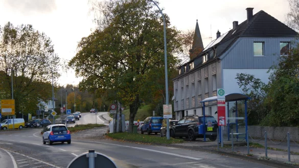 Die Bleiche soll eine neue Ausfahrt zur Externsteiner Stra&szlig;e in Fahrtrichtung Holzhausen-Externsteine erhalten. Die Haltestelle Friedenseiche wird im Zuge der Erneuerung barrierefrei umgebaut. - &copy; Jost Wolf