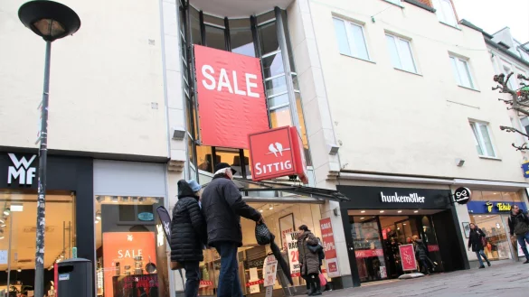 Im Geb&auml;ude Westernstra&szlig;e 6 in Paderborn soll demn&auml;chst eine Filiale der d&auml;nischen Kette S&oslash;strene Grene, Anbieter f&uuml;r Dekorations- und Geschenkartikel, &ouml;ffnen. Unterdessen l&auml;uft hier noch bis Ende Januar der Ausverkauf im Modehaus Sittig. - &copy; Rajkumar Mukherjee