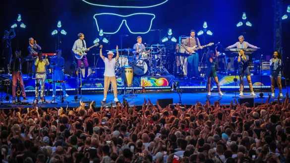 Auch Jan Delay kommt 2024 wieder nach OWL. 2023 trat der K&uuml;nstler bereits im B&uuml;rgerpark in Bielefeld auf und begeisterte das Publikum. - &copy; Sarah Jonek