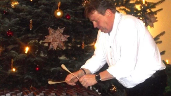 Der Sonneborner Michael Schoppe begeisterte in Varenholz mit seinem
rasanten Spiel auf dem Xylophon. - &copy; Hans-Ulrich Krause