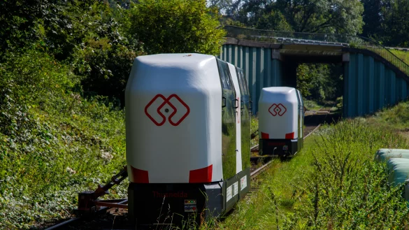 Das Monocab unterwegs im Extertal - im provisorisch zu Pr&auml;sentationszwecken angebrachten Design. - &copy; Peter Wehowsky