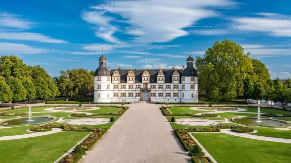 Das Schloss Neuhaus bei Paderborn gehört zu den touristischen Sehenswürdigkeiten der Toursimusregion Teutoburger Wald. - © Teutoburger-Wald-Tourismus/Patrick-Gawandtka