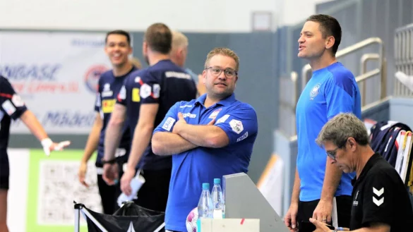 Blombergs Trainer Steffen Birkner (Dritter von rechts) und seine Sch&uuml;tzlinge haben die Niederlage in Neckarsulm aufgearbeitet. - &copy; Oliver K&ouml;nig