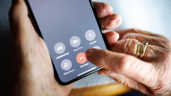 Eine vermeintliche Online-Romanzen endete für zwei spanische Rentnerinnen und ihren Bruder mit dem Tod. - © picture alliance/dpa