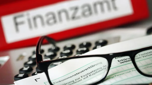 Die Finanzämter der Region brauchen immer länger, um Steuererklärungen zu bearbeiten. - © Oliver Berg/dpa