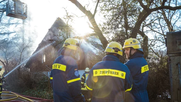 Das Wohnhaus wurde bei dem Brand v&ouml;llig zerst&ouml;rt. Die Polizei ermittelt zur Brandursache. - &copy; FreitagTV