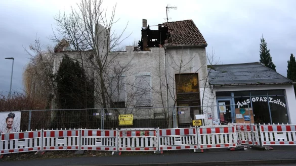 Das Geb&auml;ude an der R&ouml;ntgenstra&szlig;e soll nach einer Verf&uuml;gung der Stadt innerhalb von drei Monaten abgerissen werden. - &copy; Sven Koch