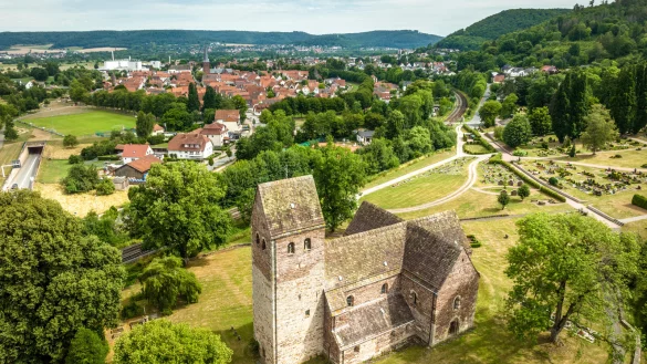 Rund um die Kilanskirche führt der Kirchbergweg. - © Dominik Ketz