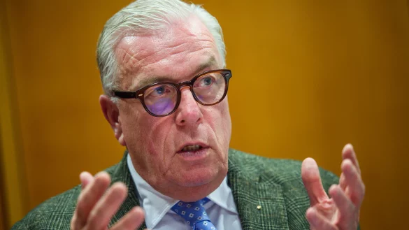 &Auml;rztepr&auml;sident Klaus Reinhardt spricht im Interview unter anderem &uuml;ber die Folgen des Fachkr&auml;ftemangels und die Cannabis-Legalisierung. - &copy; dpa