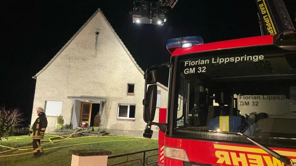 Das Feuer ist in einem unbewohnten Wohnhaus in Kohlst&auml;dt ausgebrochen. - &copy; Freitag TV