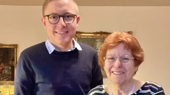 Louis Pawellek stellt sein Buch "Die letzen Stimmen des Holocaust" in der Schlosskapelle in Detmold vor. Daf&uuml;r hat er mit zw&ouml;lf &Uuml;berlebenden gesprochen - auch mit Edith Erbrich (86). Sie wird ebenfalls nach Detmold kommen. - &copy; Louis Pawellek