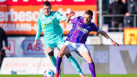 SCP-Verteidiger Calvin Brackelmann (l.), hier im Duell gegen den Osnabr&uuml;cker Charalambos Makridis, verbuchte seine ersten beiden Zweitliga-Eins&auml;tze. - &copy; Imago Images