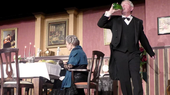 Reinhild Blum und Detlef von der Heide in ihren Paraderollen als Miss Sophie und Butler James. - &copy; Rudi Rudolph