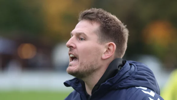 Andreas Wiens ist früher Torwart beim SC Bad Salzuflen gewesen, nun leitet er die Geschicke als Trainer. - © Sebastian Lucas