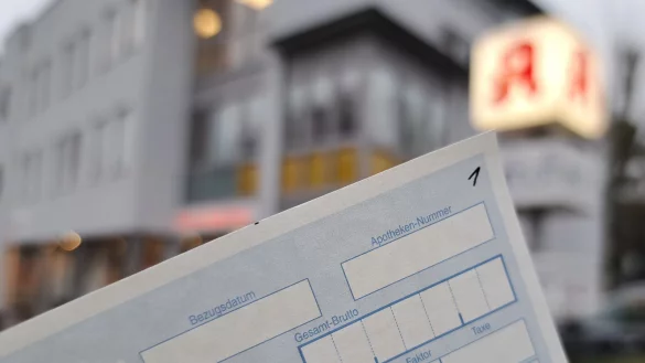 Ab 1. Januar wird das E-Rezept f&uuml;r verschreibungspflichtige Medikamente verpflichtend. F&uuml;r das blaue Privatrezept gilt das nicht. - &copy; Carolin Brokmann-F&ouml;rster