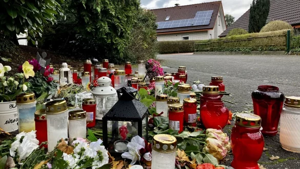 Die Anteilnahme am Tod der jungen Frau war nach Bekanntwerden der blutigen Tat am Ingolst&auml;dter Weg riesig. - &copy; Jens Reichenbach