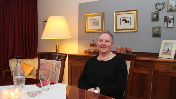 Ingrid Petschick in ihrem Zuhause. Die Lemgoerin engagiert sich ehrenamtlich. - &copy; Nadine Uphoff