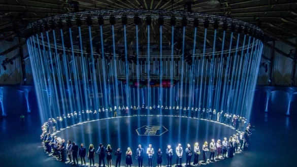 Bei der Spielshow &bdquo;99 &ndash; Eine:r schlaegt sie alle!&ldquo; ist die Regel einfach: Nur nicht Letzter werden. - &copy; SAT.1/Julia Feldhagen