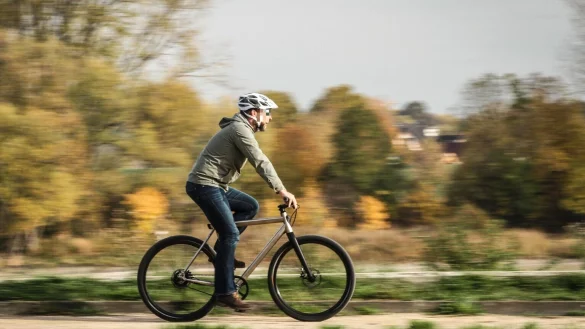 Der Bielefelder, der erstaunlich schnell mit einem E-Mountainbike beschleunigen konnte, musste schlie&szlig;lich zu Fu&szlig; weiter. - &copy; Smybolfoto: SP-X