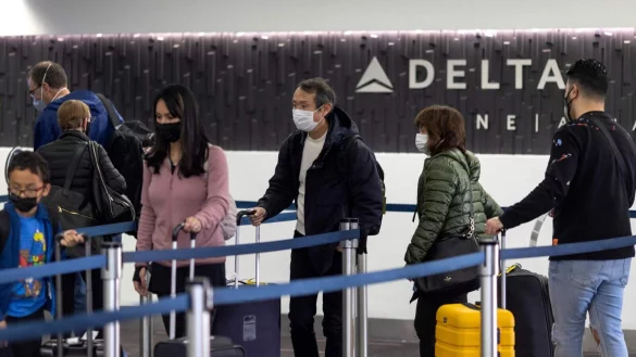 Geimpft, geboostert, genesen, ungeimpft, getestet, Einreise &uuml;ber Land- oder Luftweg? Jedes Land hat andere Einreisebestimmungen. - &copy; DAVID MCNEW / AFP