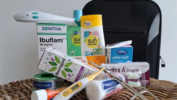 Sonnenschutz, Schmerzmittel, Verbandszeug: Dies und noch einiges mehr sollte in der Reiseapotheke nicht fehlen. - &copy; Carolin Brokmann-F&ouml;rster